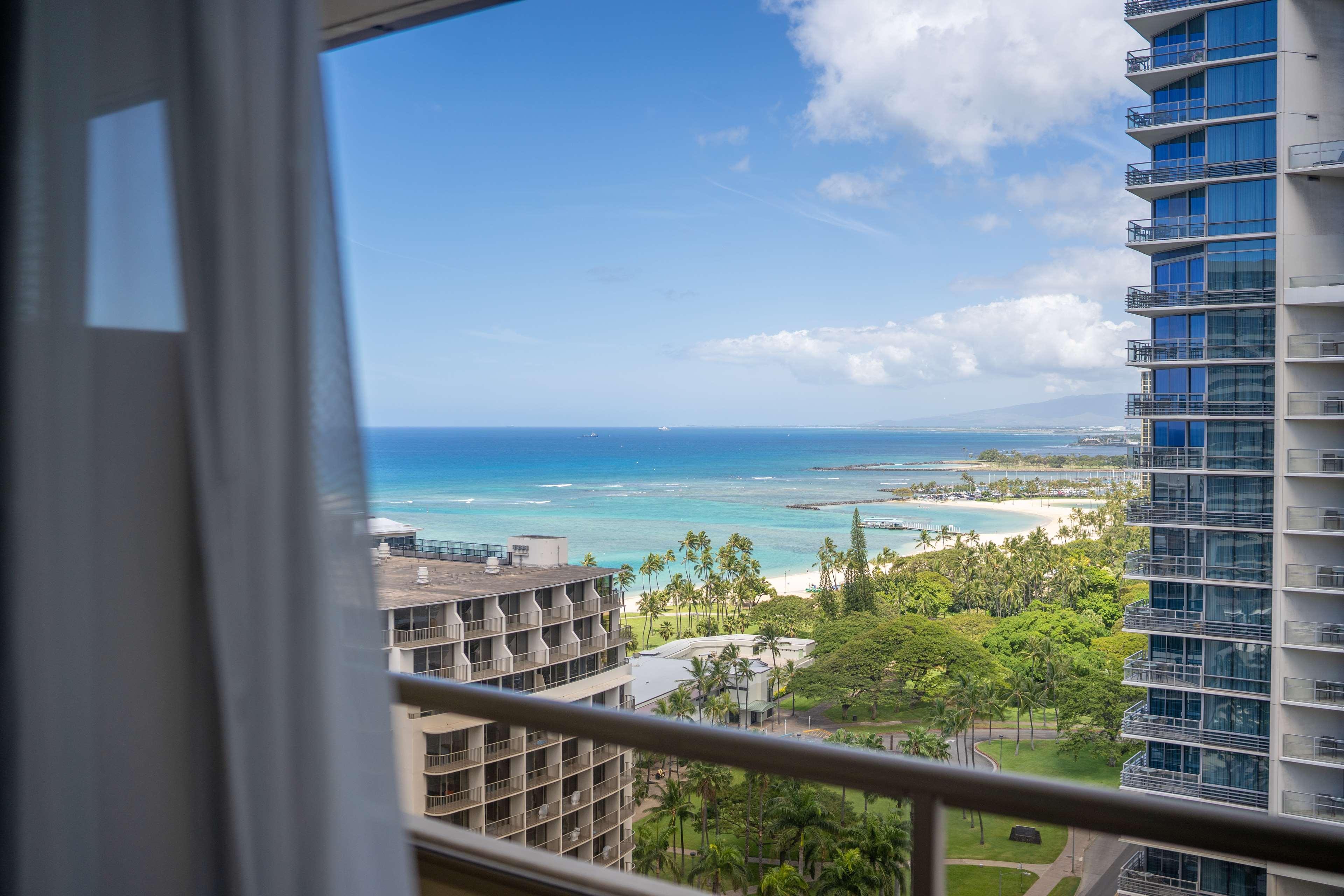 Embassy Suites By Hilton Waikiki Beach Walk Honolulu Esterno foto
