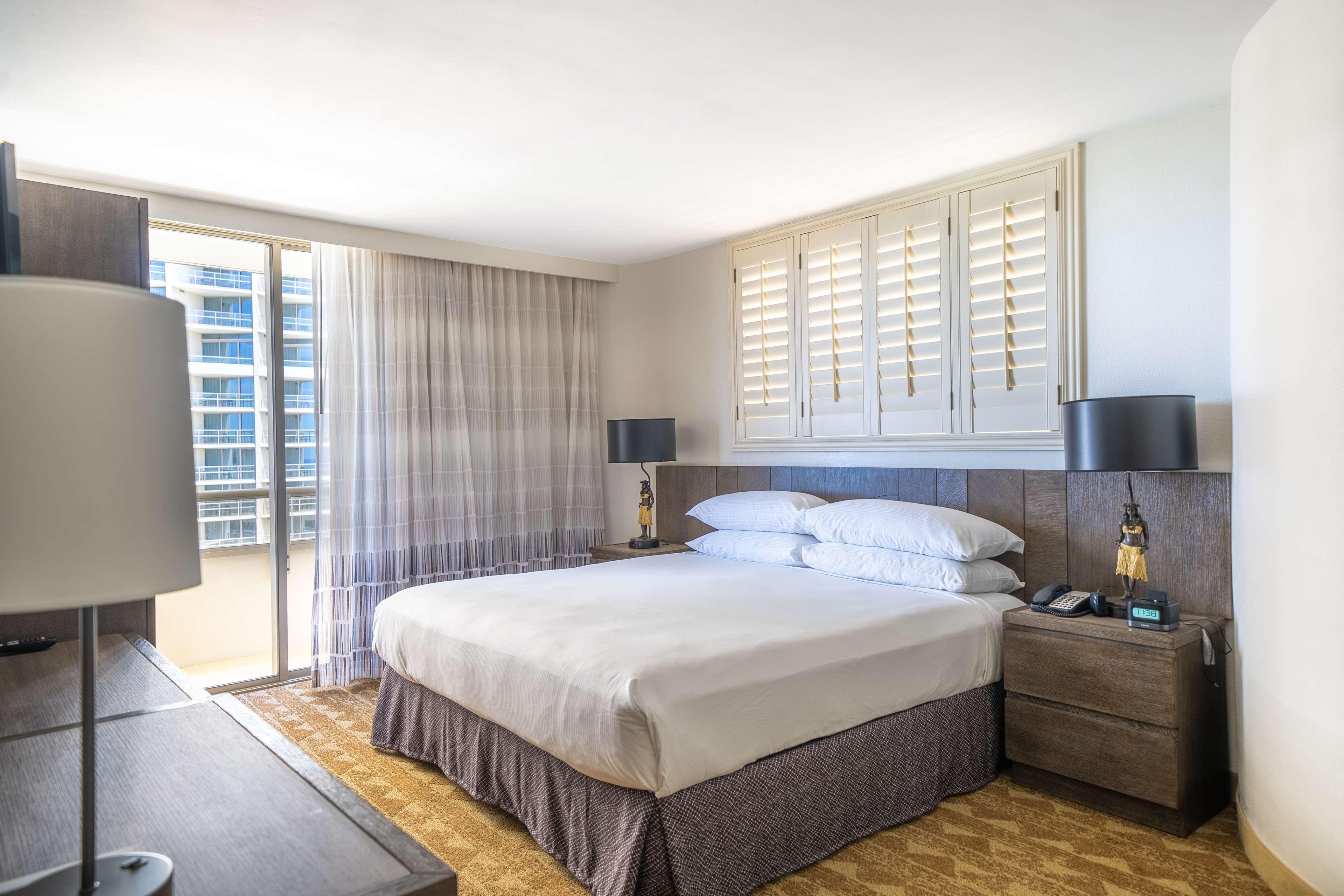 Embassy Suites By Hilton Waikiki Beach Walk Honolulu Esterno foto