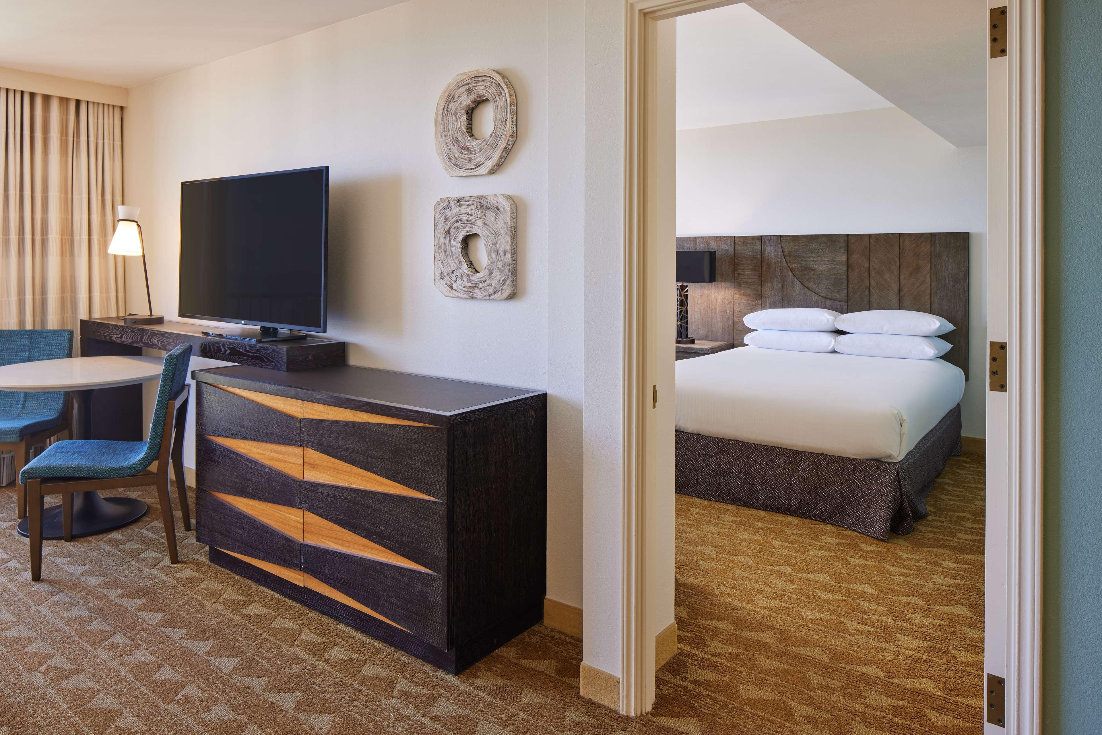 Embassy Suites By Hilton Waikiki Beach Walk Honolulu Esterno foto