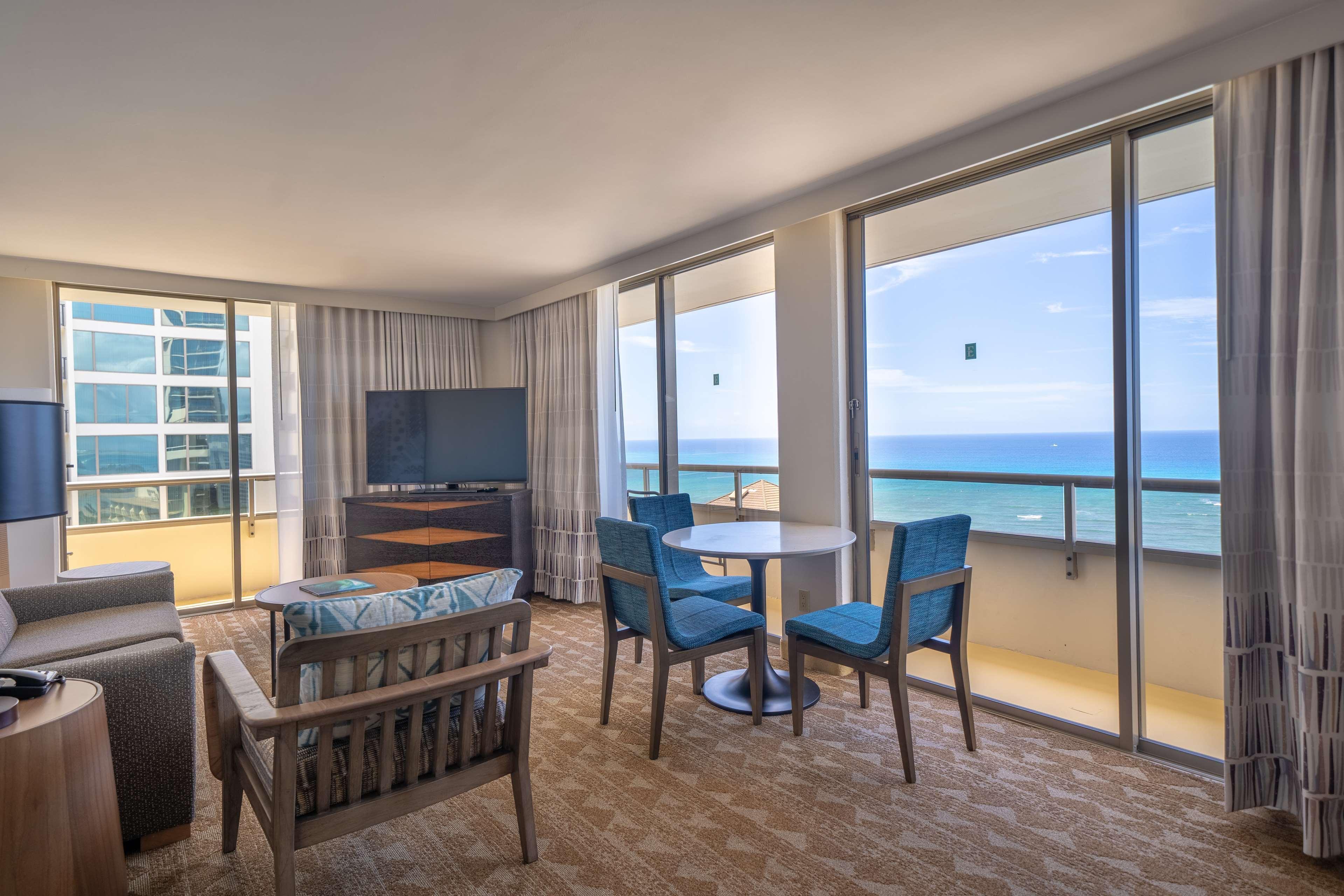 Embassy Suites By Hilton Waikiki Beach Walk Honolulu Esterno foto