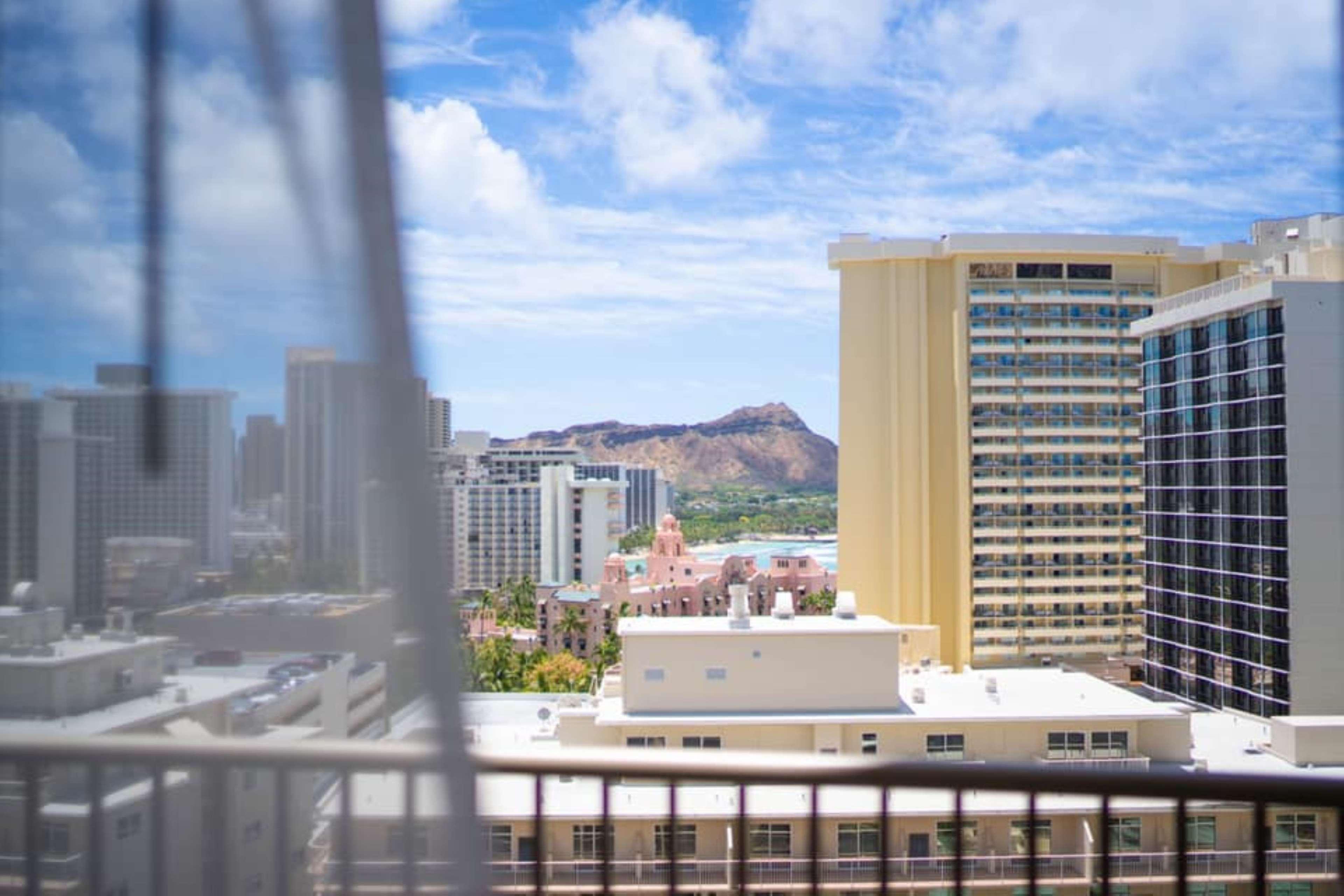 Embassy Suites By Hilton Waikiki Beach Walk Honolulu Esterno foto