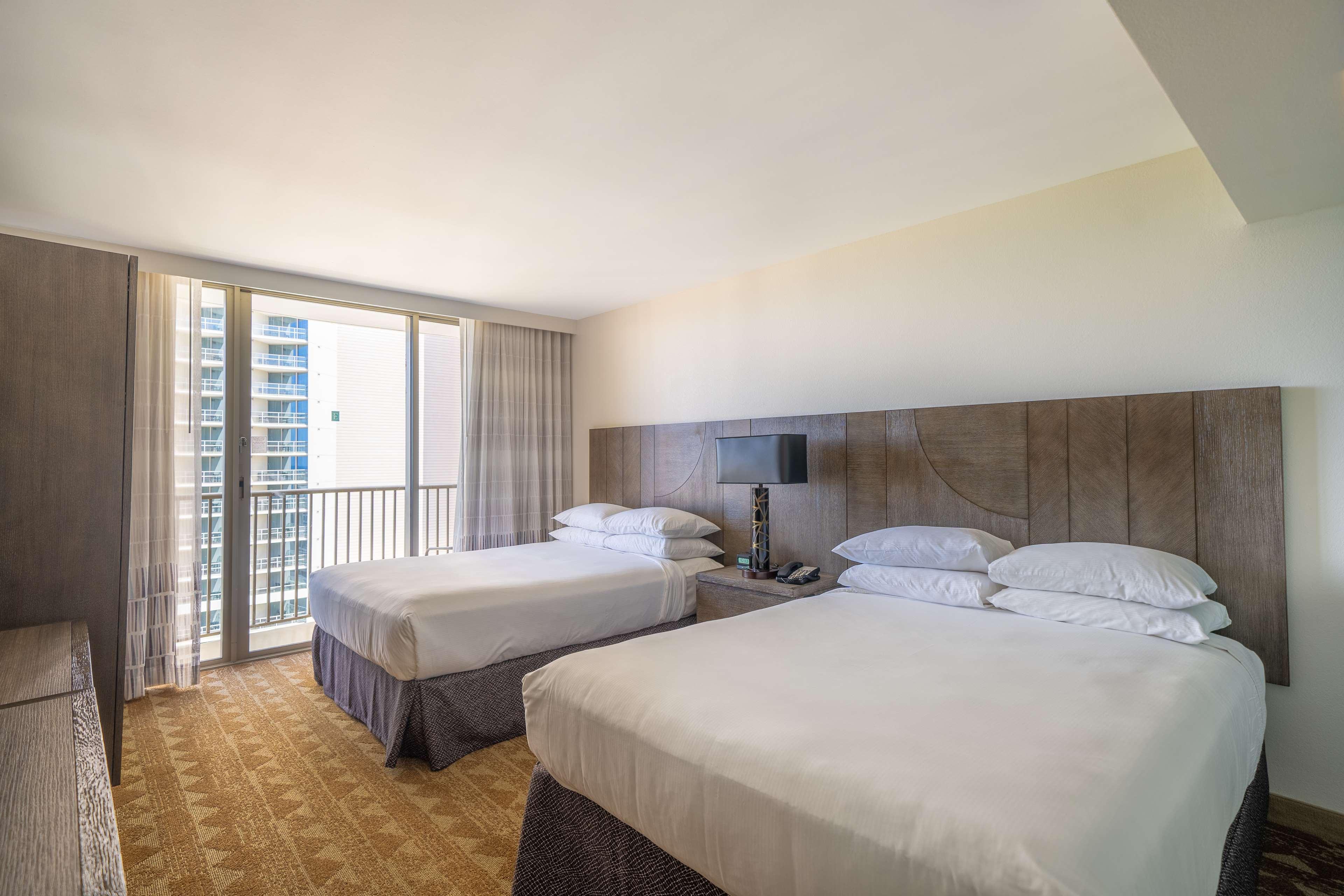 Embassy Suites By Hilton Waikiki Beach Walk Honolulu Esterno foto