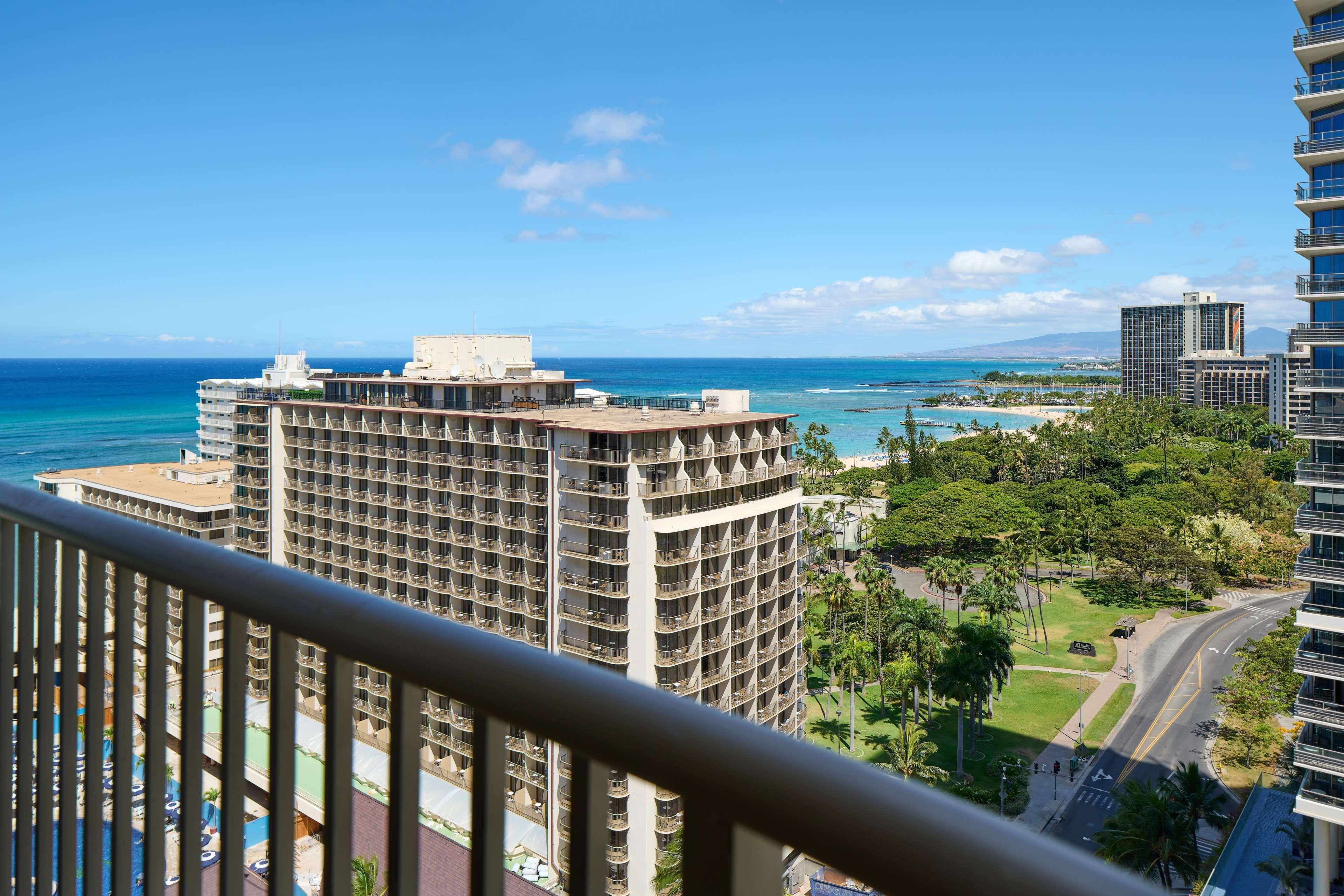 Embassy Suites By Hilton Waikiki Beach Walk Honolulu Esterno foto