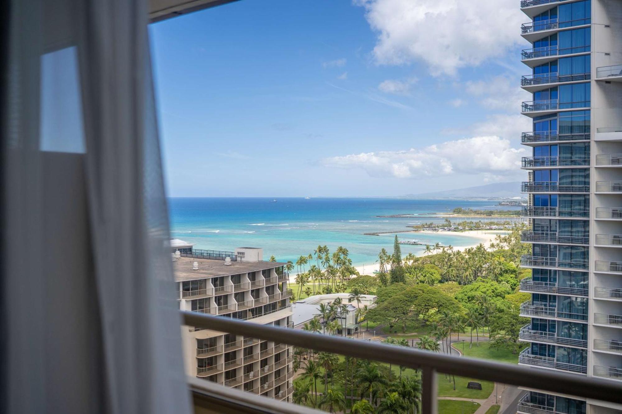 Embassy Suites By Hilton Waikiki Beach Walk Honolulu Esterno foto